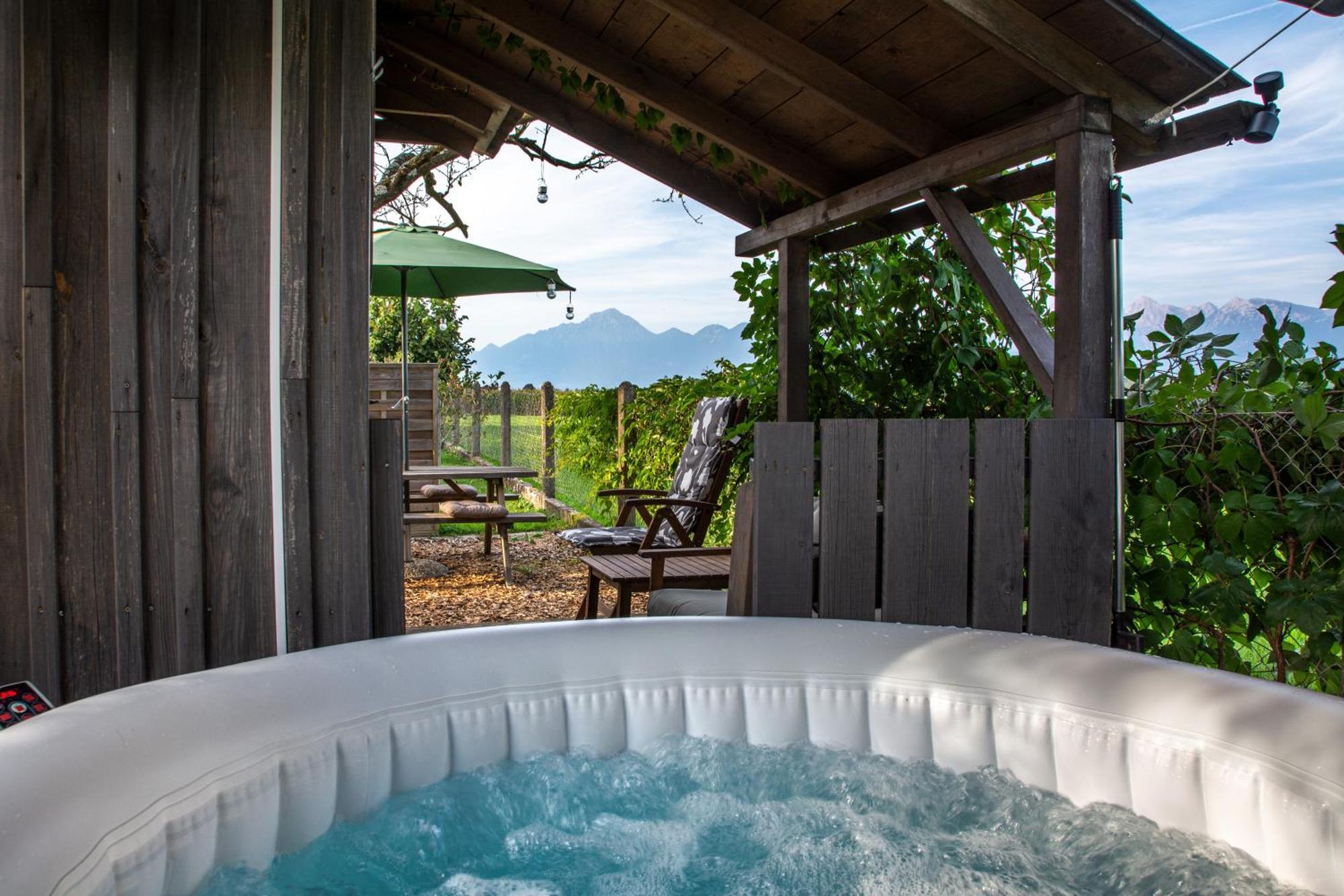 Вилла Glamping With A View Смледник Экстерьер фото